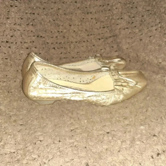 HISPANITAS-Gold Leather-Laser Cut-Out Flower-Pleated Square Toe-Sz 37-NWOB - Picture 4 of 7